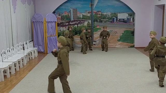 Сегодня в МАДОУ 106 прошел флешмоб "Мы помним", посвященный Дню освобождения Ростова-на-Дону
