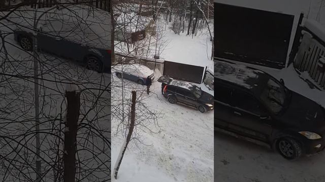 Воруют топливо и заправляют свои авто