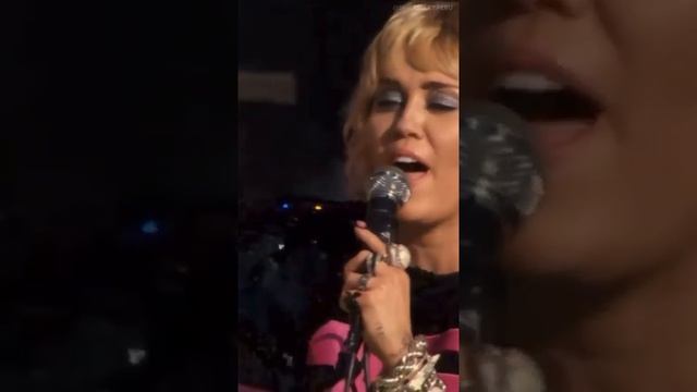 Miley Cyrus ❤️🔥en vivo Angels like you😇