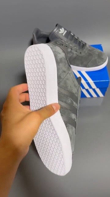 Кроссовки Адидас Gazelle (цена в коментах)