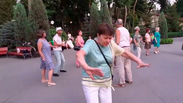 ТЫ ОЧЕНЬ КРАСИВА В ЭТОМ ПЛАТЬЕ! ТАНЦЫ ХАРЬКОВ УКРАИНА СЧАСТЛИВЫЕ ДНИ