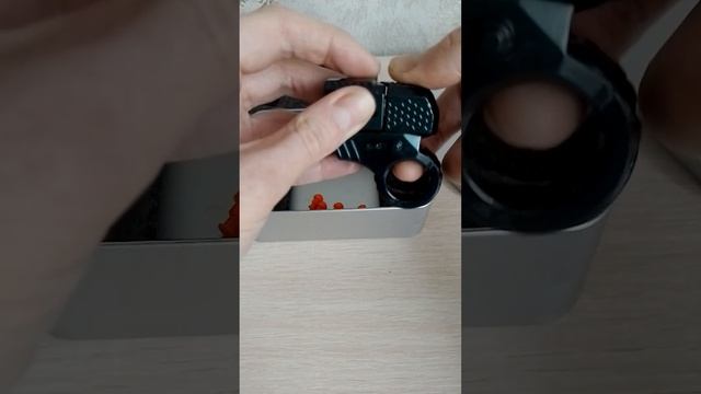 Обзор игрушки пистолета Голдфингера.