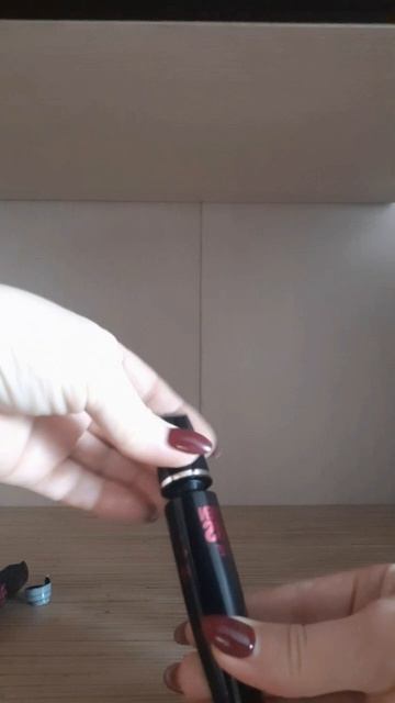 Тушь с эффектом кошачьего взгляда