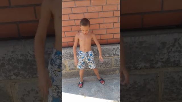 Пародия на пика -патимейкер. Саша в тренде ))