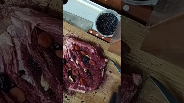 ПРАЗДНИЧНАЯ кулинария.Бедро ягнёнка с орехом и сухофруктами. 1990₽/кг