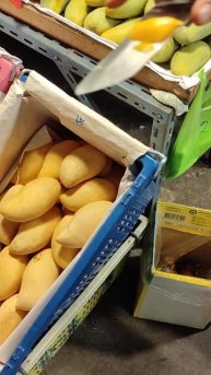 Какое на вкус маленькое манго. Маленькое манго на рынке Бангкока. Крошечное манго пробуем на вкус