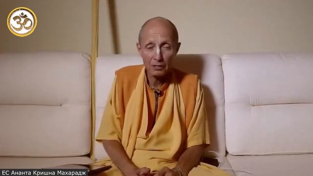А как преданный может помочь кармическому человеку выйти из депрессии?