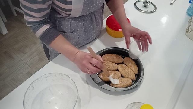 Куриные котлетки в духовке// Пришли с работы и давай грязью мазаться 😅