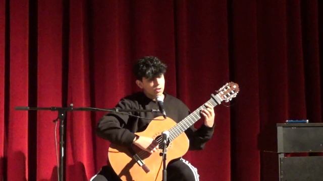 Festival Navidad IES Salvador de Madariaga Actuación Bachillerato