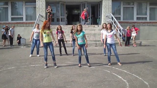 крутой танец)))