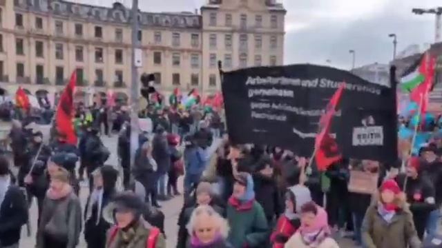 Германия, Мюнхен-требуют мирных переговоров и против поставок оружия украинским и израильским силам