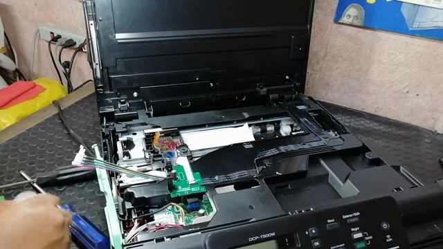 CABEZAL TAPADO IMPRESORA BROTHER DCP T 500W UNA FORMA PARA DESTAPARLA COVERED HEAD BROTHER PRINTER.