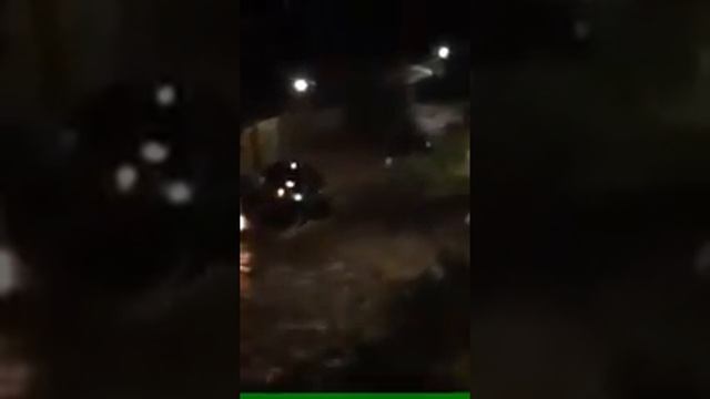 Машины плывут по улицам Судака. 18 августа 2017 г.