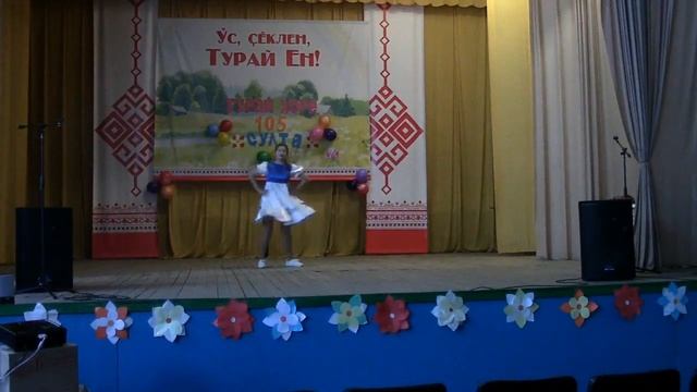 Русский танец, исполняет Ульяна Федорова.