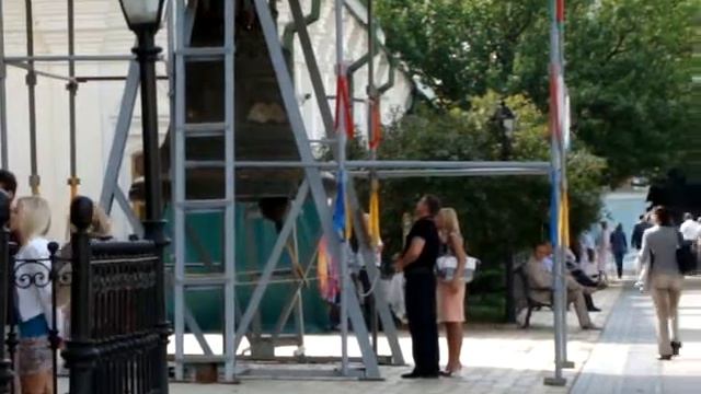 2012 09 14  Kyiv Pechersk Lavra 7150 Lesya Ukrainka Bulevard Dnipro MOV05916