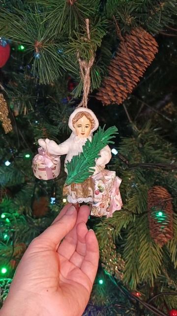 Мари с подарками