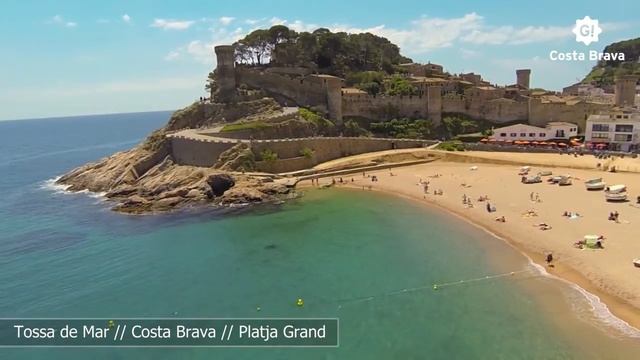 Центральный пляж в г.Tossa de Mar, возле Крепостной стены