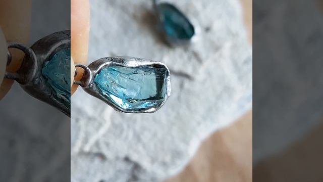 Кулон и серьги из голубого стекла и олова. Техника тиффани