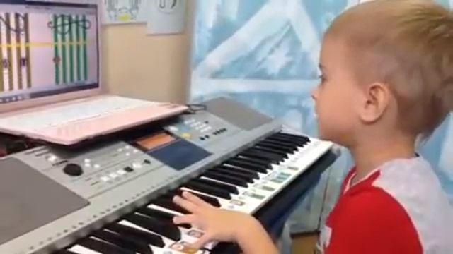 Soft Mozart, работа над пьесой Горячие булочки, левая рука, Саша 4