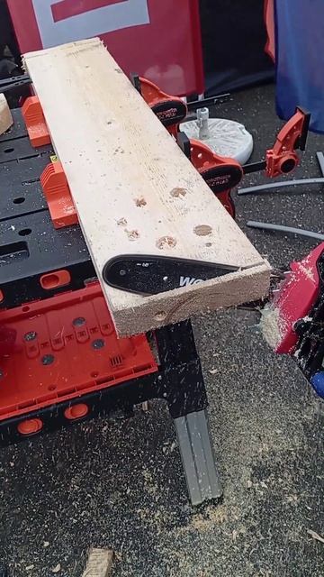 Компактная цепная пила на аккумуляторе