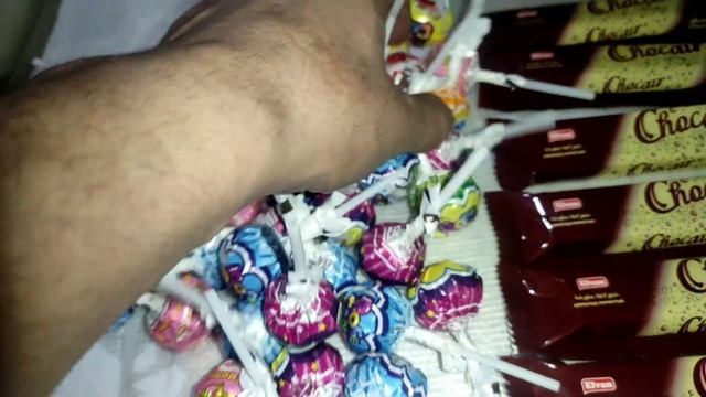 Chocolate and chupa chups#waaaaayyyyyyy.