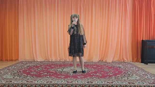 Василенко Ксения 9 лет, сл.и муз. М. Глебов "Лето"