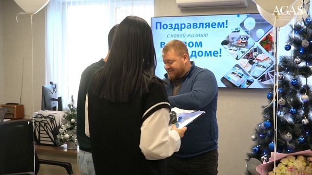 Торжественное вручение ключей семьям в офисе | Декабрь 2024