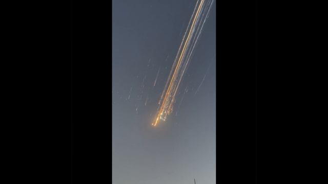 Звездолёт SpaceX эпично взорвался во время испытательного полёта.