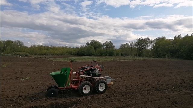 Посадка картофеля на радиоуправлении. День первый.