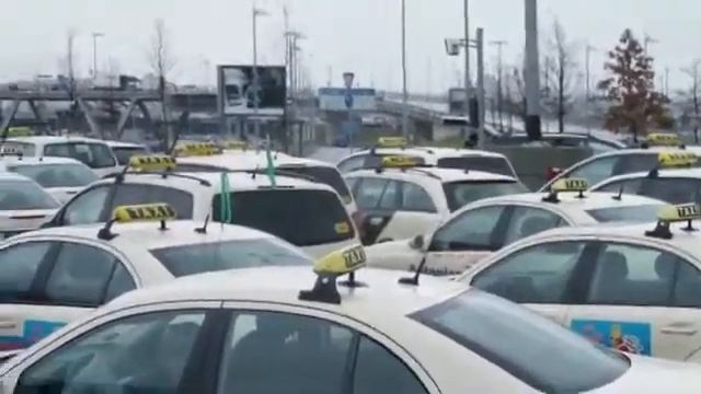 Green bands on the taxi antennas - Germany 4 February 2010