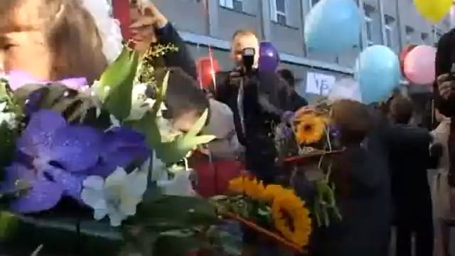 1.09.2012 1"В" школа 1518-1ч.flv
