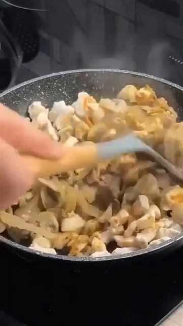Сочный и сытный пирог с мясом и грибами