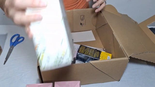 Abrindo caixas da Avon (CICLO 05) e Oboticário (CICLO O6)