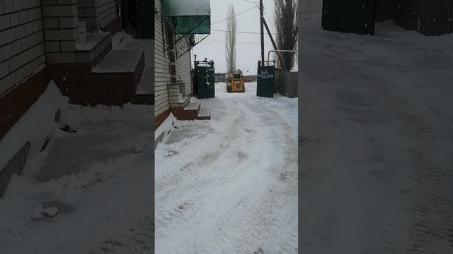 за два дня зима надоела,даже очень!снег чистим МКСМ 800