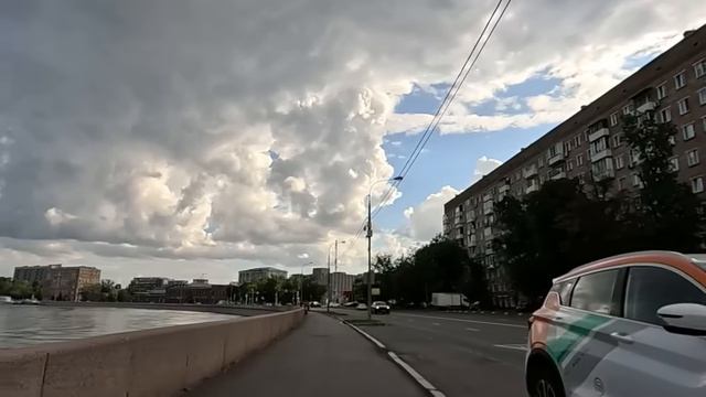 Угасающий богач обреченно считал последние дни… А увидев странную бродяжку на каталке, похолодел…