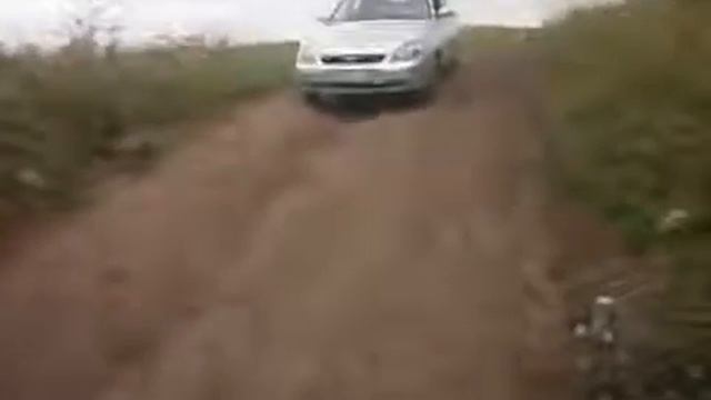 Это жесть, приора тащит камаз  Говорят плохая машина