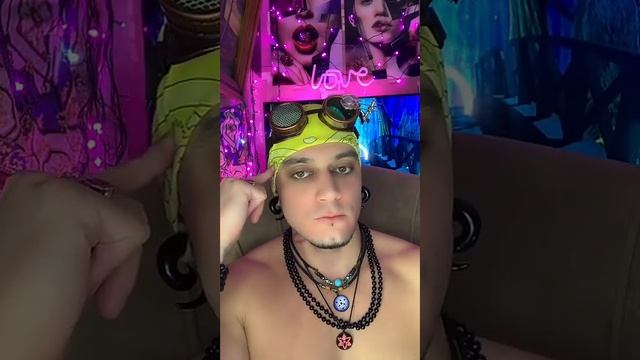 Девушка Спрашивает: "Не Много Ли Ты Хочешь?" Стрим В Тик Ток