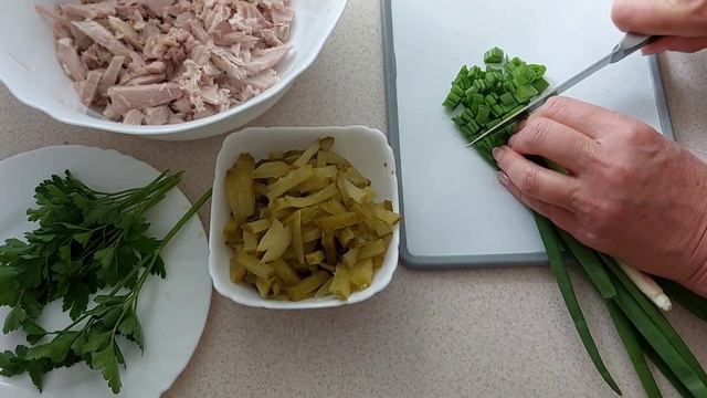 смачний та ситний фасолевий салат