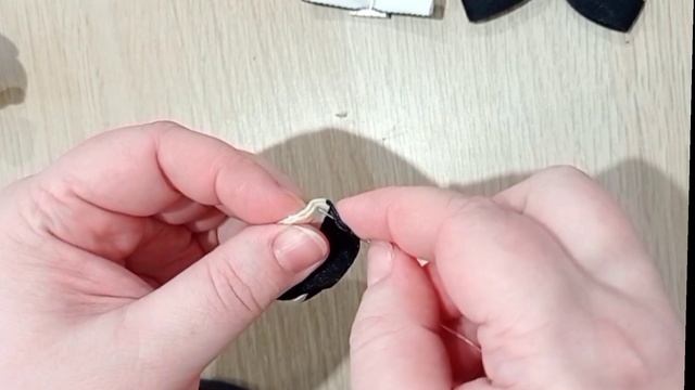 МК простых,  но очень эффектных бантиков из двухсторонней тканевой ленты 2,5 см