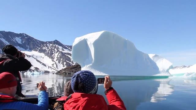 Air Iceland - Daytour to Kulusuk Greenland - Icebergs and Glaciers