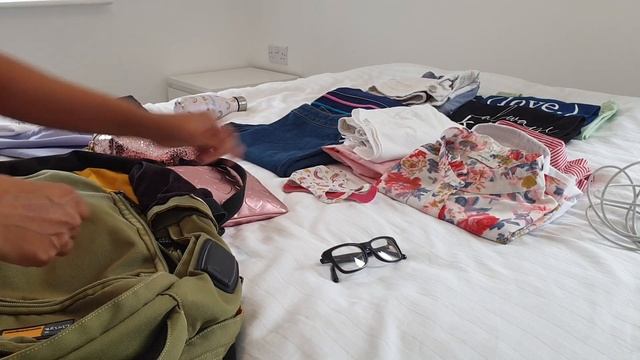 Minimalist Travel Packing (Packing light, carrying everything as hand luggage)  😎