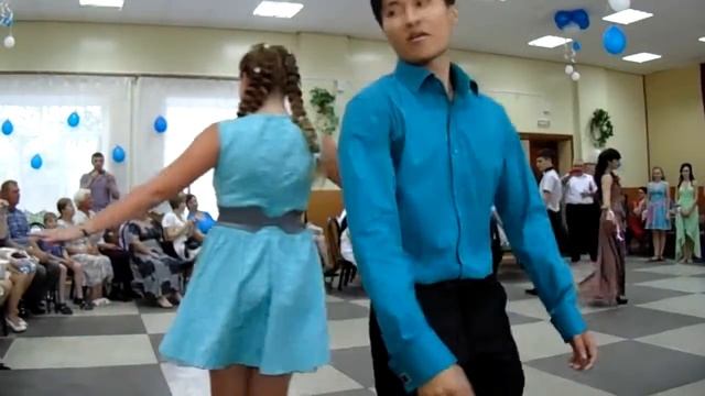 11 "а" класс. Вальс на выпускном 20.06.2013