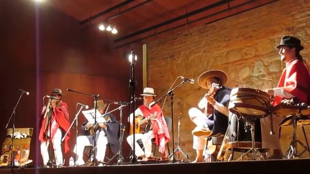 CHUMA DEL ALBA - GRUPO UKAMAU (Así Somos)