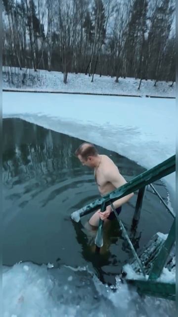 Воскресная прорубь в парке Сокольники