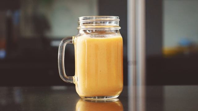 Mango, grapefruit & banana smoothie