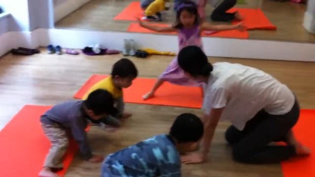 Mandarin Seeds Preschoolers Exercises with Open Shut Them