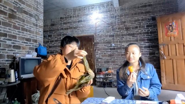 徐姐现在越来越越了解小莲的性格，还知道他喜欢吃什么东西