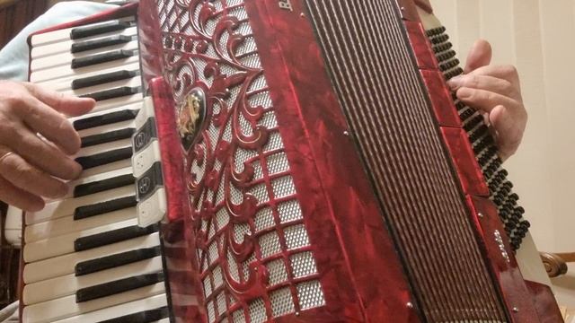 В Кейптаунском порту - на аккордеоне