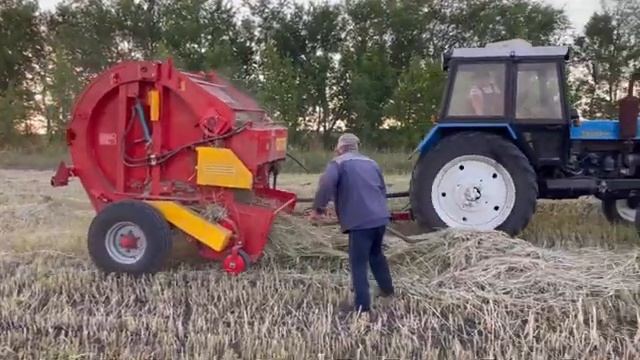 Сенокос МТЗ-82 ворошим и рулоним суданку