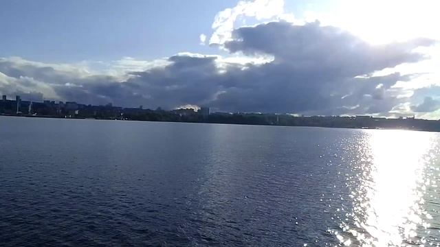 Метеор-048. Красота Онежского озера. Облака. Прибываем к причалу Петрозаводск.